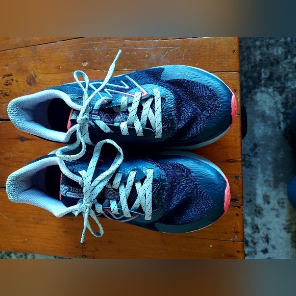 New Balance Navy Blue tennis shoes - Picture 2 of 4